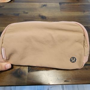 BNWT everywhere belt bag pink clay/pink pastel